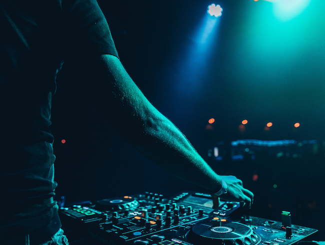 Skyline Sounds & Signature Sips – at Distrikt Terrace